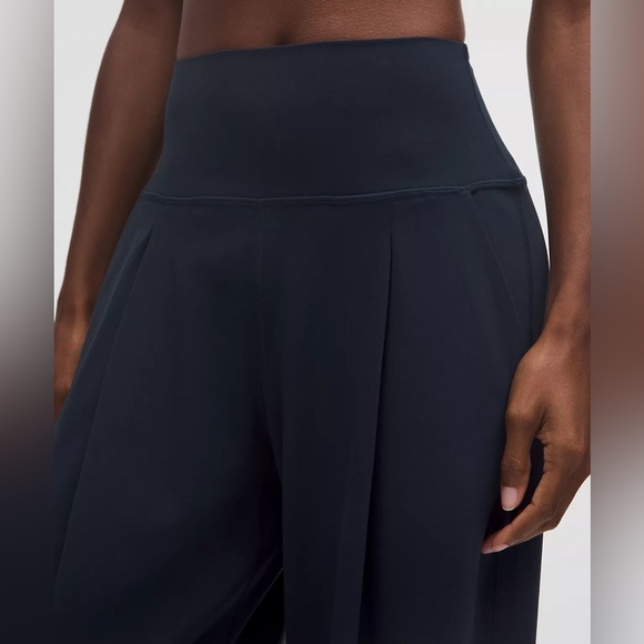 Lululemon $128 Retail Align™ Palazzo Pant Regular 32” Inseam in True Navy Size 6 - Picture 4 of 10